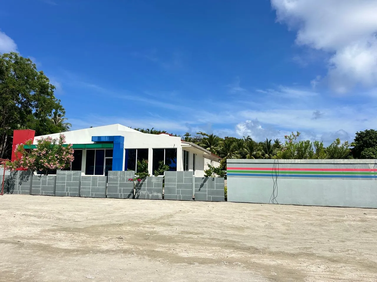 ފޭދޫ އަށް އުފާވެރިކަން: ރަށު ތެރޭގައި ހުރި އިންޖީނުގެ ނިއްވާލައި، ޚިދުމަތް އައު އިންޖީނުގެ އަށް 