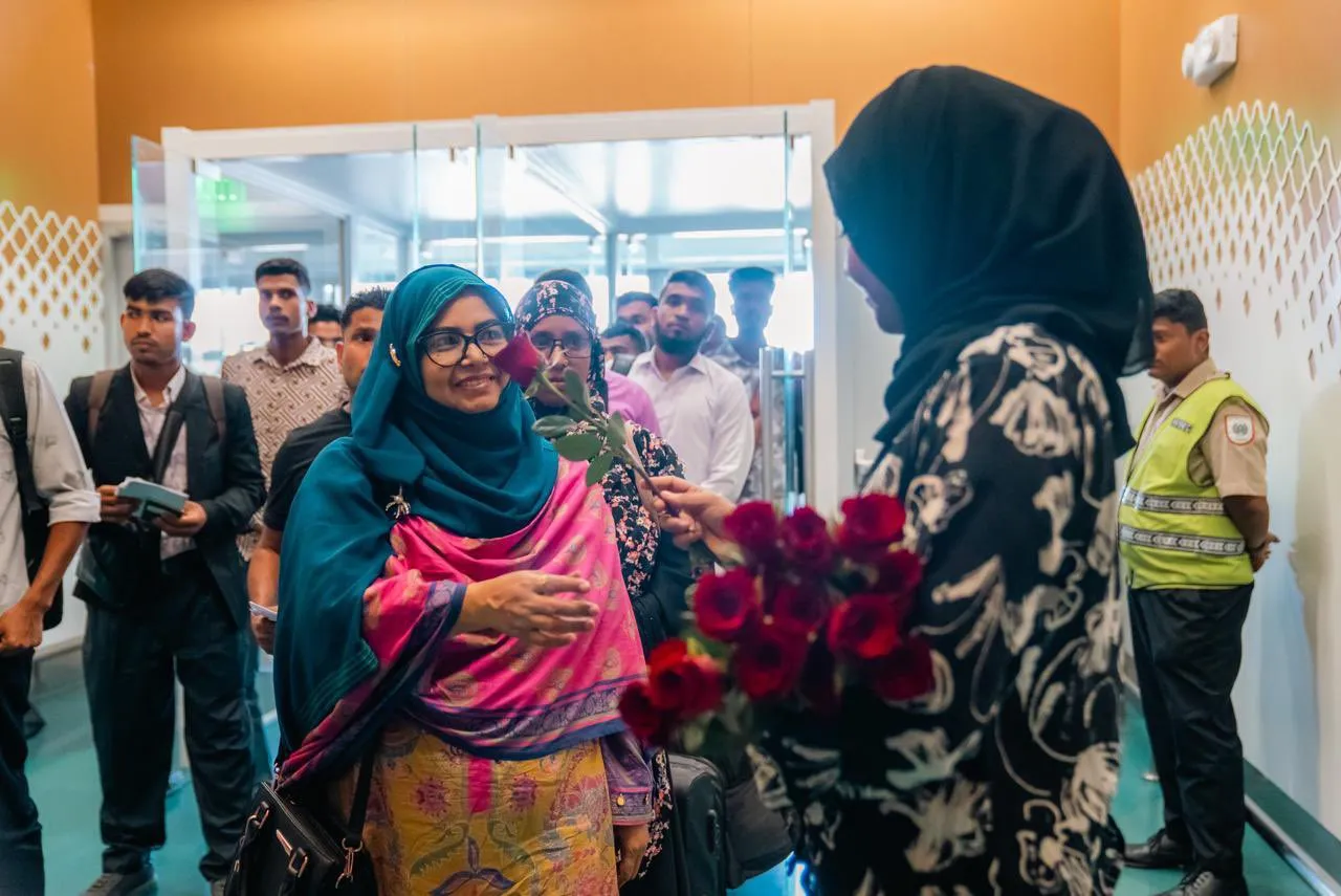Passengers arriving on the resumed route being welcomed at Velana International Airport (Photo/MaldivianAero)