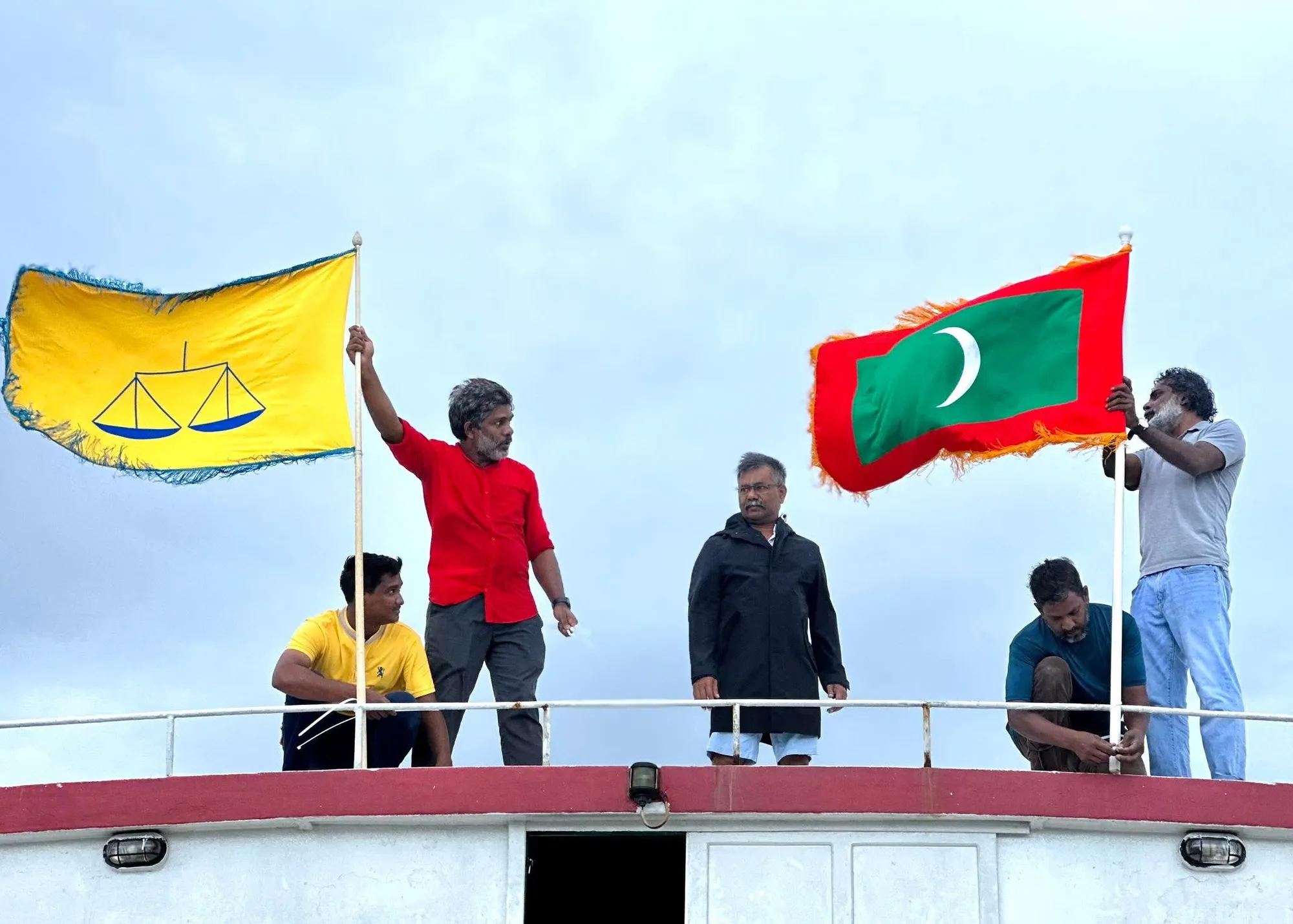 މޫސުން ގޯސްވެ އެމްޑީޕީ ޖަލްސާ ފަސްކޮށްފި، ބާދުޝާހު ވެސް ނުފުރާ