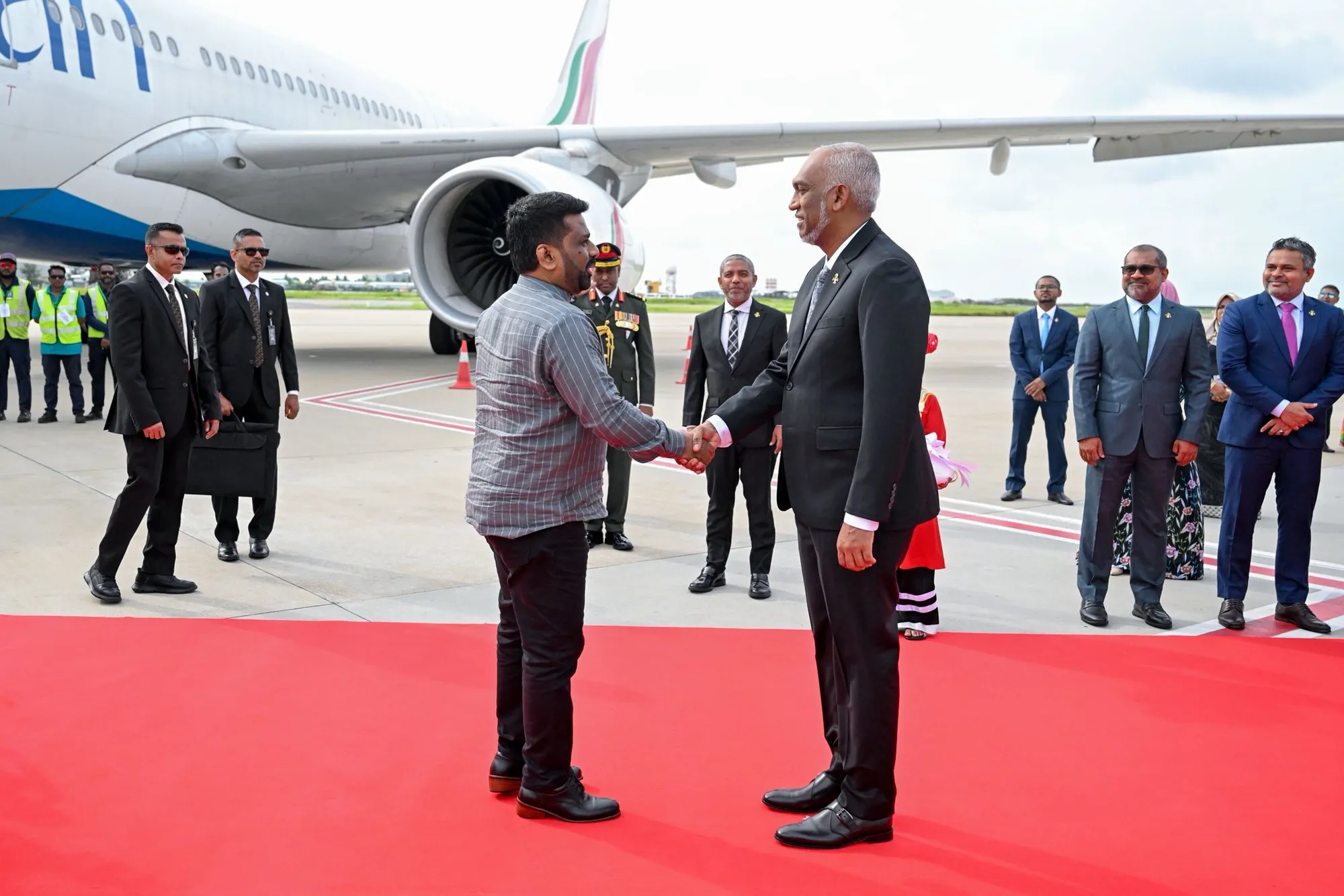 މާނަހުރިގޮތެއްގައި ދެ ޤައުމުގެ ދެމެދުގައި މަޝްވަރާތައް ކުރެވިގެންދާނެ: ލަންކާގެ ރައީސް