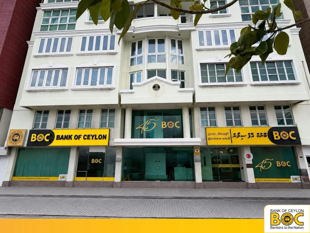 ވަގު ލިޔުން ހަދައިގެން ކަސްޓަމަރެއްގެ އެކައުންޓުން ޑޮލަރު ވަގަށް ނެގި ބޭންކް އޮފް ސިލޯން-ރާއްޖޭގެ ކުރީގެ ވެރިޔަކު ޖަލަށްލާން ހުކުމްކޮށްފި