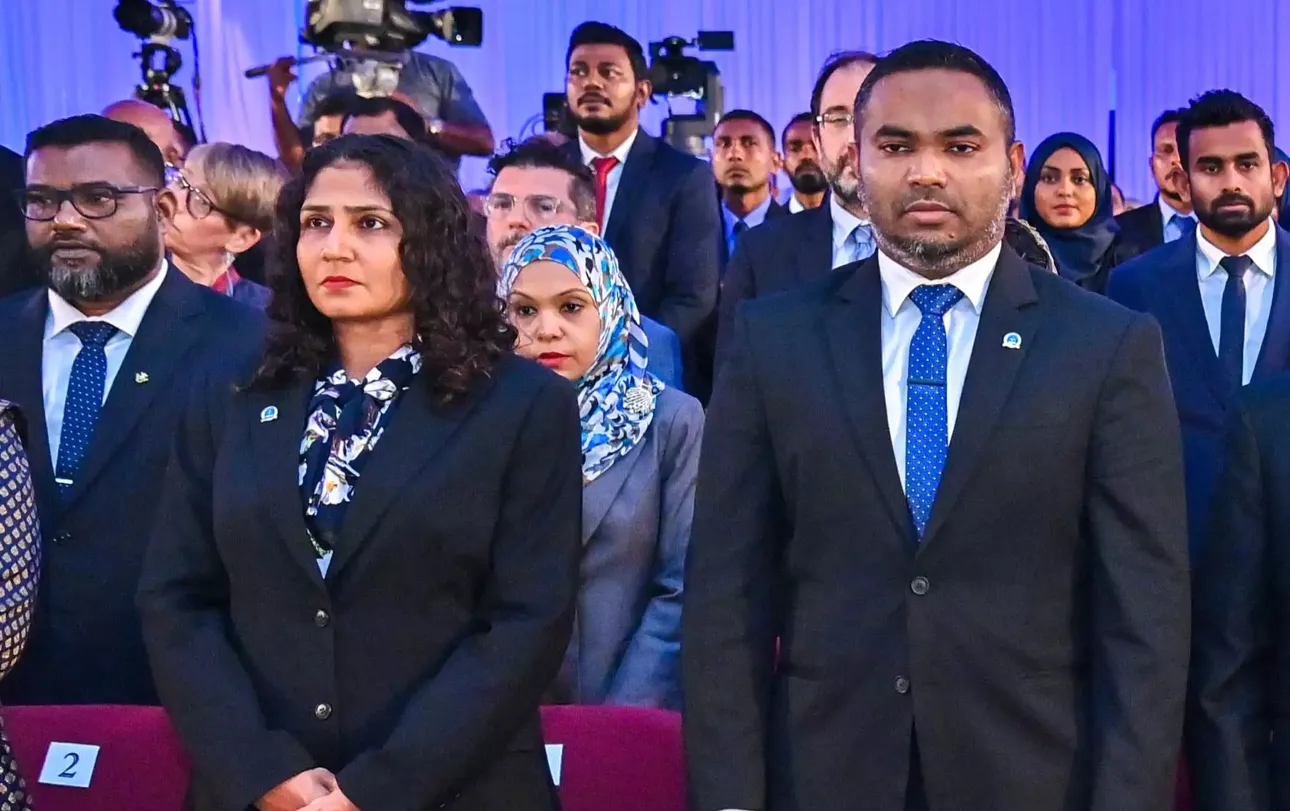 އަޒްމިރަލްދާ އާއި މަހާޒް ފަނޑިޔާރު ކަމުން ވަކިކުރާ މައްސަލަ ޖުޑީޝަރީ ކޮމިޓީއަށް
