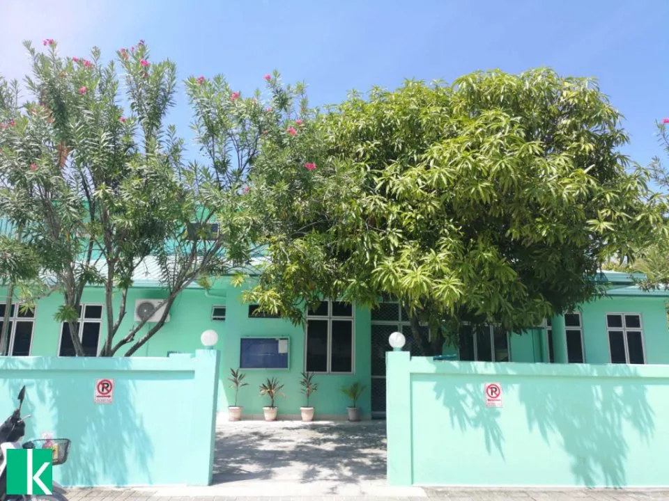 ފައިސާ ނުދިނުމުން ބޭބެ މަރާލާނެ ކަމަށް ބުނެ ބިރުދެއްކި މީހަކު ތިން މަސްދުވަހަށް ޖަލަށްލުމަށް ޙުކުމްކޮށްފި