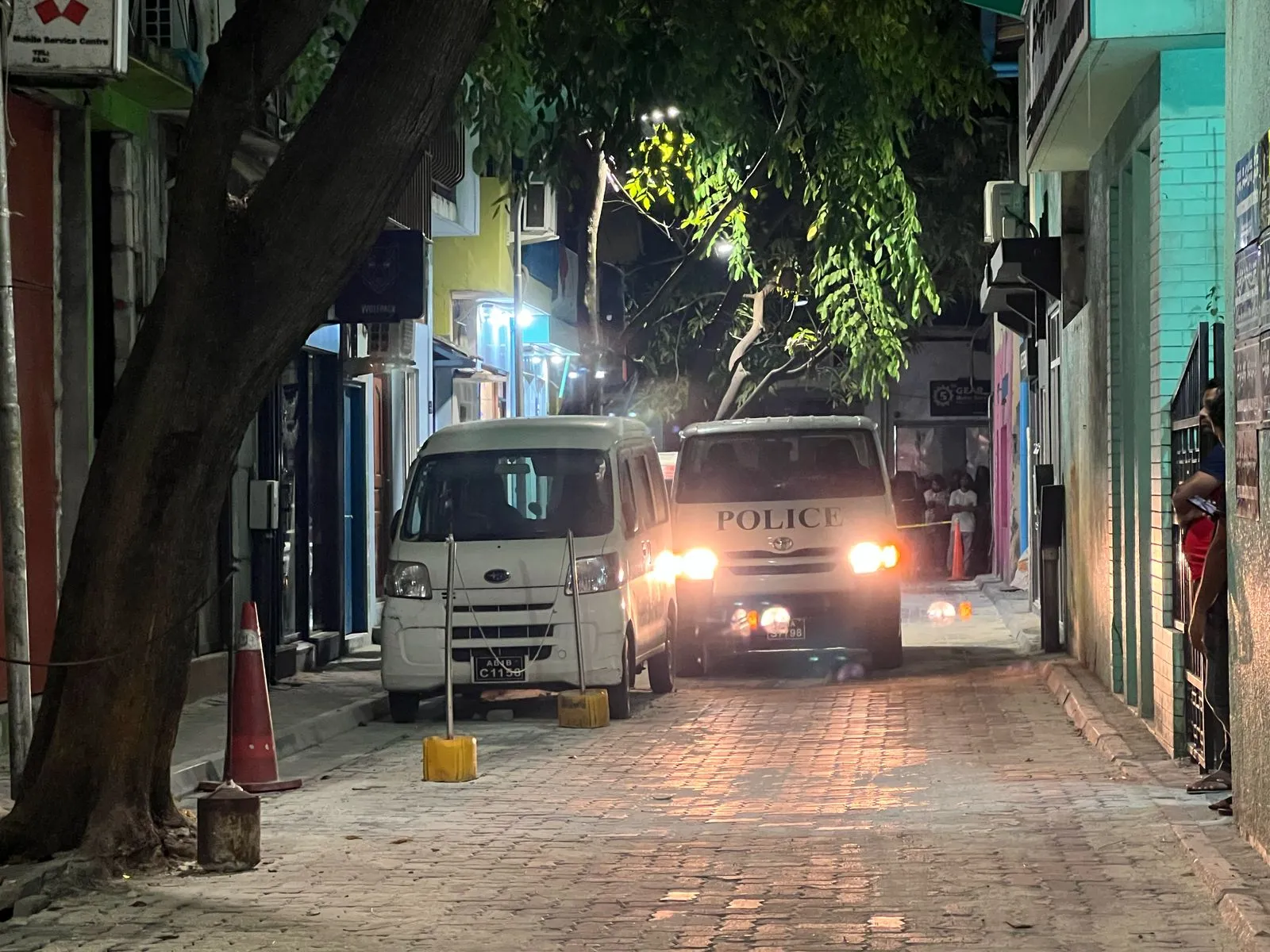 ބަޔާން ކެންސަލު ކުރިޔަސް ފުލުހުންގެ ބޮޑު އޮޕަރޭޝަނެއް، ރެއިޑްކޮށް މީހުން ހައްޔަރު ކުރަނީ