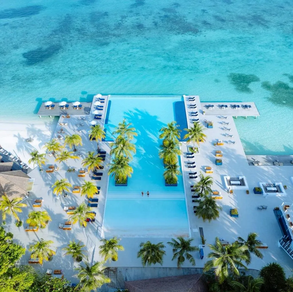 Villa Nautica’s signature infinity pool