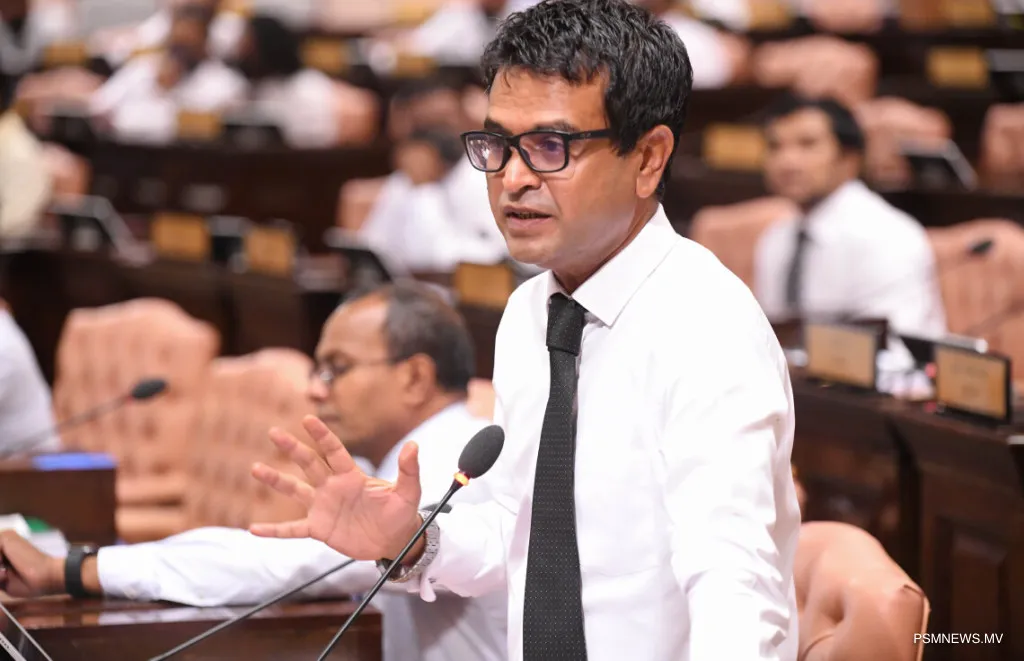 މަޖިލީހުގެ ތެރެއިން ވަޒީރުންނާއި ސުވާލުކުރުމެ ޤާނޫނު އުވައިލުމަށް ހުށައަޅައިފި!