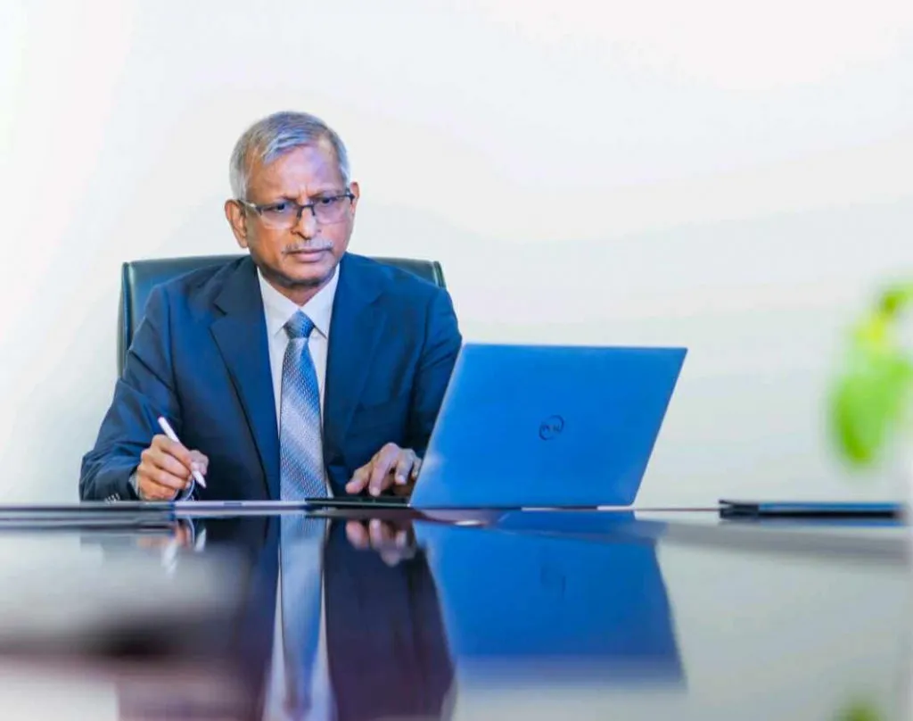 ހާޝިމް މަގާމަުން ވަކިކޮށް، މުނައްވަރު އައްޔަންކުރުމަށް މަޖިލީހުގެ މަޝްވަރާއަކަށް ރައީސުލްޖުމްހޫރިއްޔާ އެދިވަޑައިގެންފި