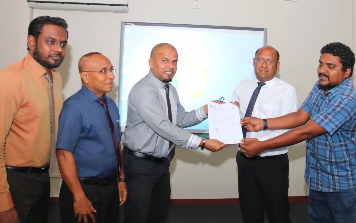 ލޭބާރ ޕާޓީ އުވާލީ ޤާނޫނާ ހިލާފަށް ކަމަށް ނިންމާ، އެ ޕާޓީ އަލުން އިއާދަކޮށްފި