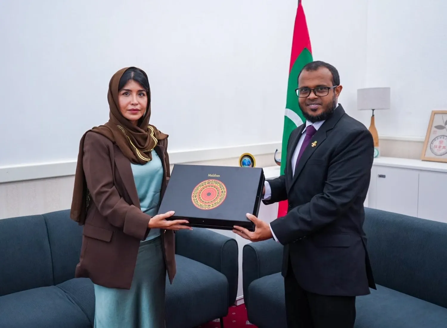 ހަކަތައާއި ފެނާއި ކުނި މެނޭޖުކުރުމުގެ ދާއިރާއިން ޔޫއޭއީއާއެކު ގުޅުން ބަދަހިކުރުމާ ގުޅޭގޮތުން މަޝްވަރާކޮށްފި