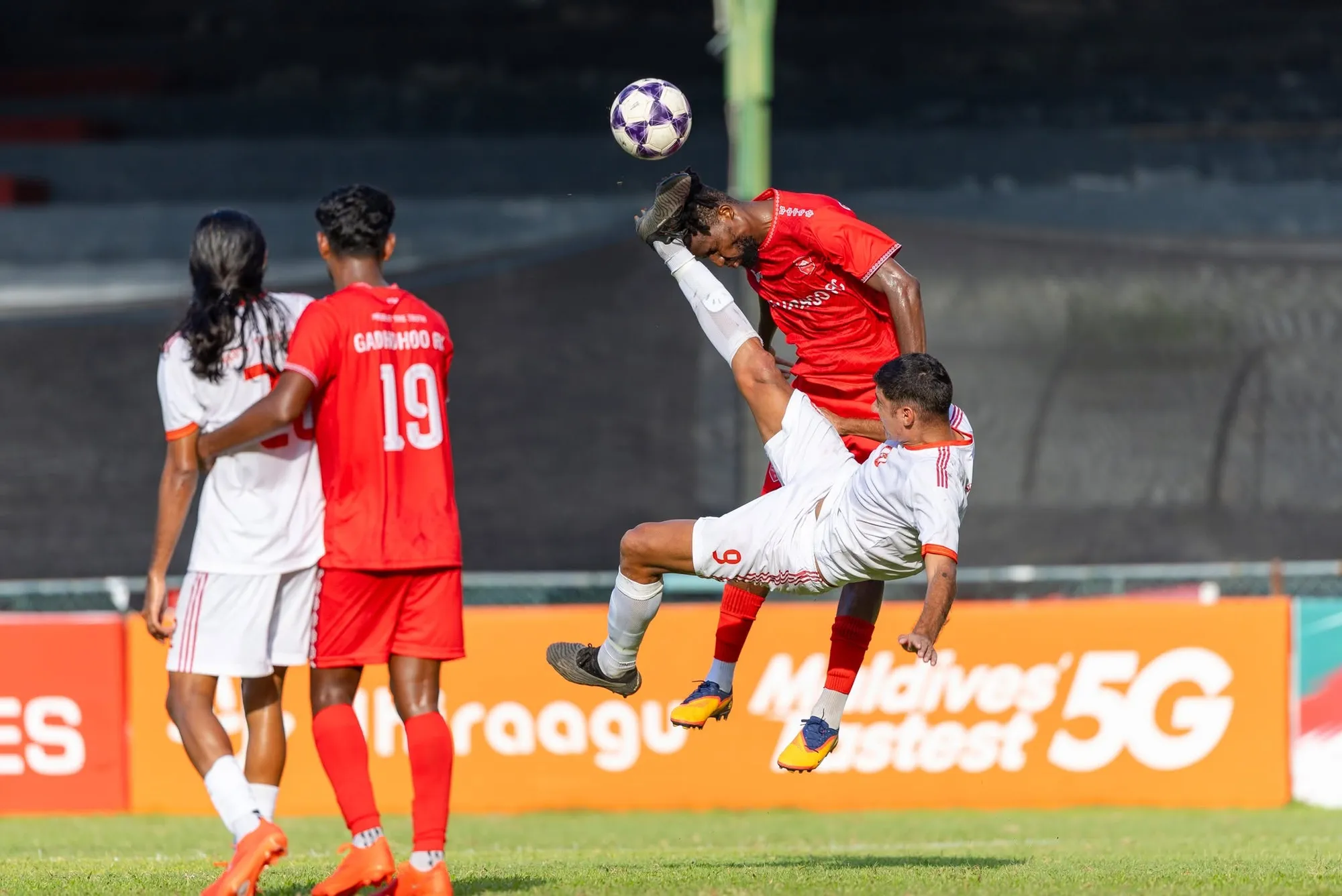 އުސާމާގެ މޮޅު ކުޅުމާއެކު، ބުރުން ގައްދޫ ބަލިކޮށް ލީގްގެ ފުރަތަމަ މޮޅު ހޯދައިފި