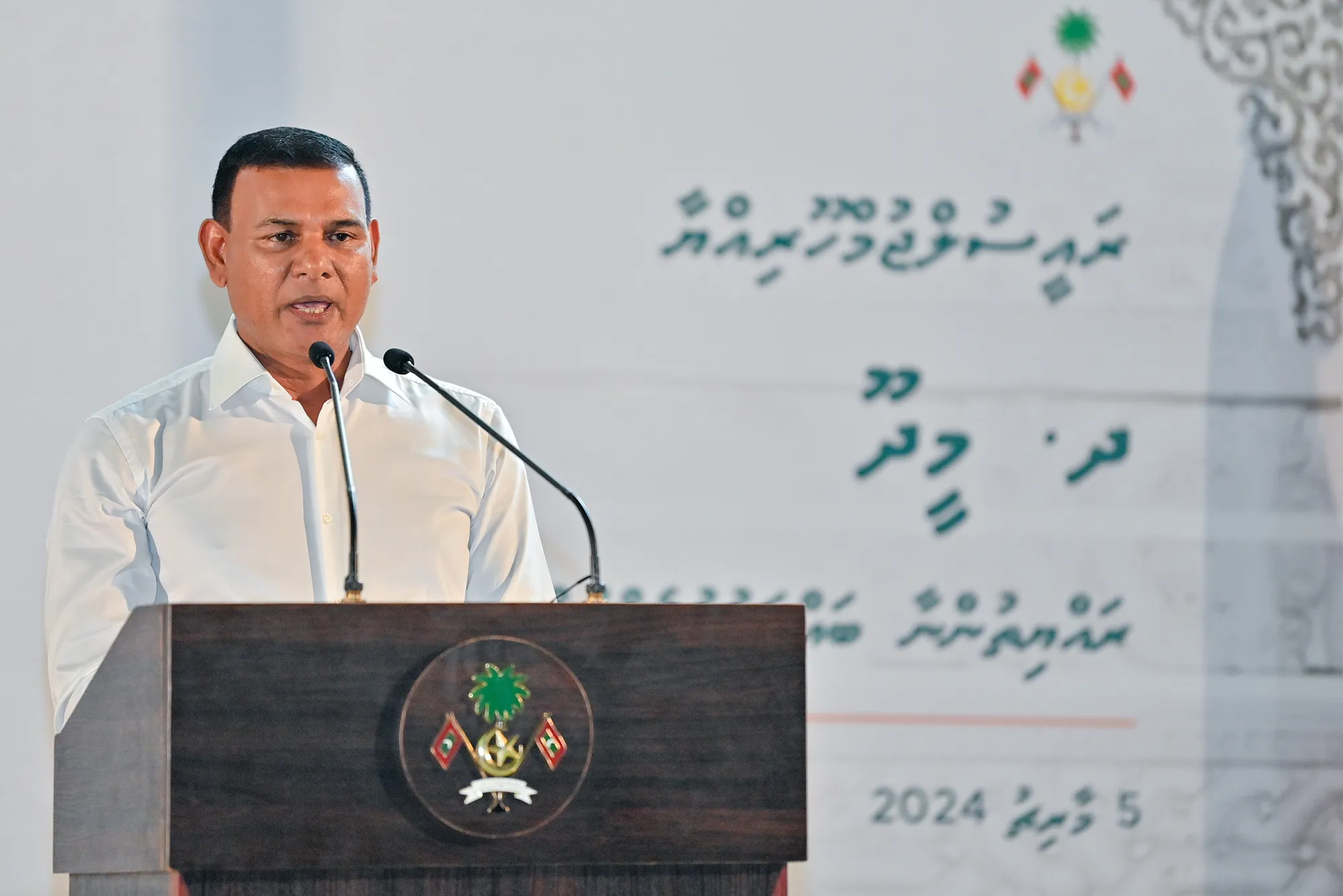 ރައީސް މުޢިއްޒާއެކު މިހުރީ ކަމެއް ބޭނުންވެގެންނެއް ނޫން؛ ފަޅެއް ދޭކަށް ވެސް ނާހާނަން: ސިޔާމް