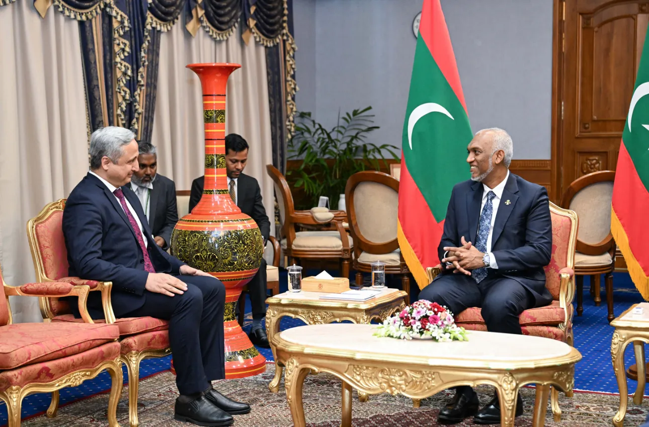 ތަޢުލީމާއި ޞިއްޙީ ދާއިރާއިން ގުޅުން ބަދަހިކުރުމަށް ތަޖިކިސްތާނާއާއެކު މަޝްވަރާކުރައްވައިފި