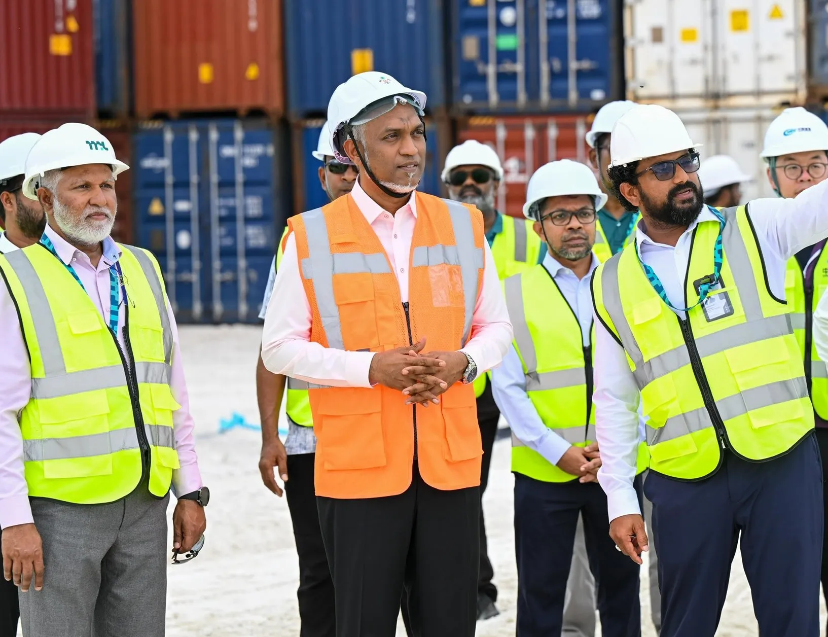 ރައީސް ޑރ. މުއިއްޒު ޕޯޓް މަޝްރޫއު ބައްލަވައި ލައްވަނީ

-- ރައީސް އޮފީސް ފޮޓޯ 
