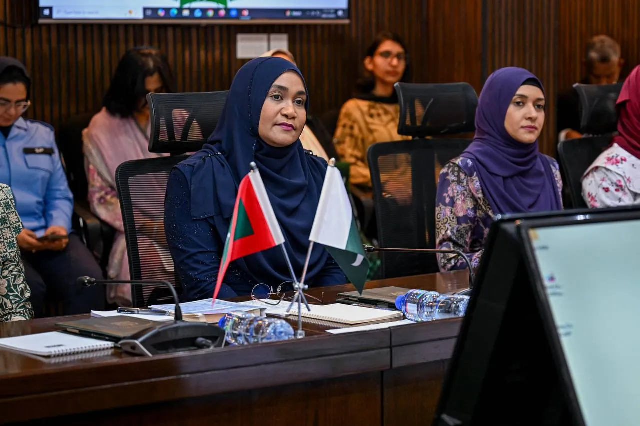 ފަސްޓް ލޭޑީ، ޕާކިސްތާނުގެ ޑްރަގް ރެގިއުލޭޓަރީ އޮތޯރިިޓީއަށް ޒިޔާރަތްކުރައްވައިފި