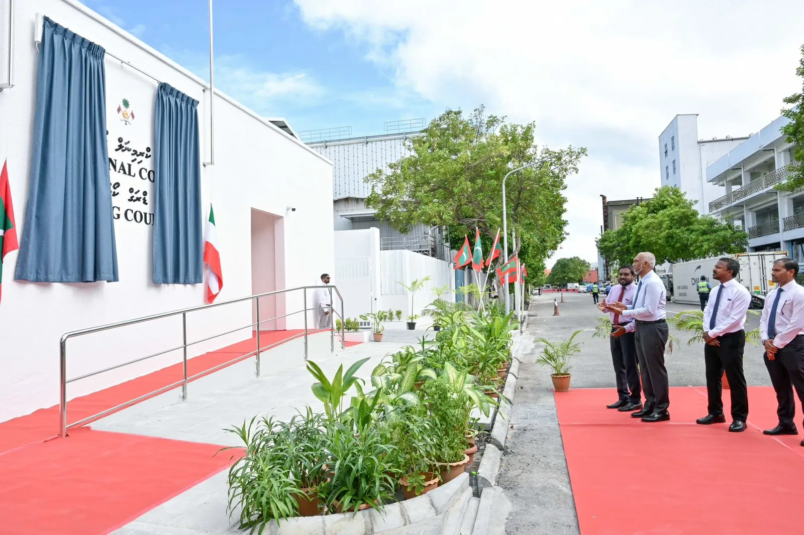 ޖަސްޓިސް ބިލްޑިން އެނެކްސް ހުޅުވައިފި، ދެ ކޯޓަށް ޖާގަ ތަނަވަސް އިމާރާތެެއް
