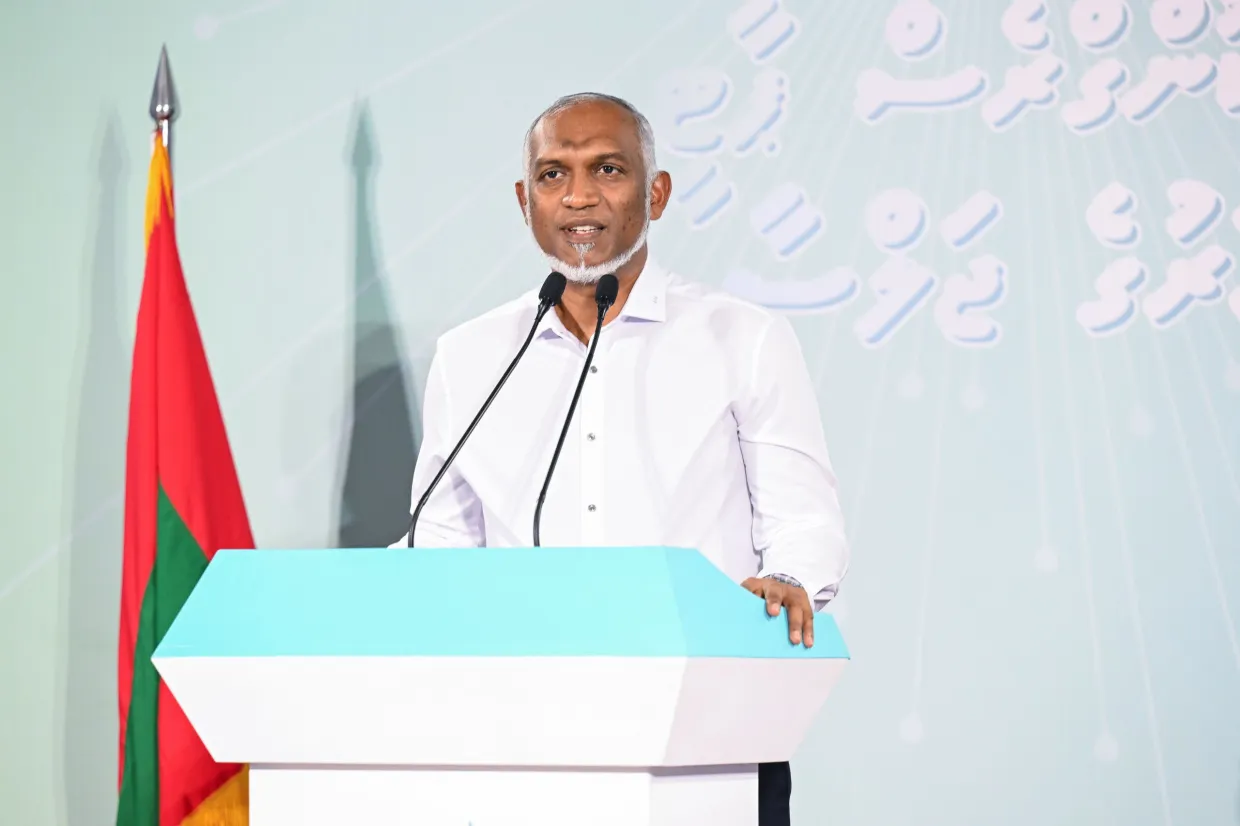 ޑޮލަރު ލިބޭ މީހުން ބޭންކަށް ޑޮލަރު މާރުކުރަން މަޖުބޫރުކުރާނަން: ރައީސް