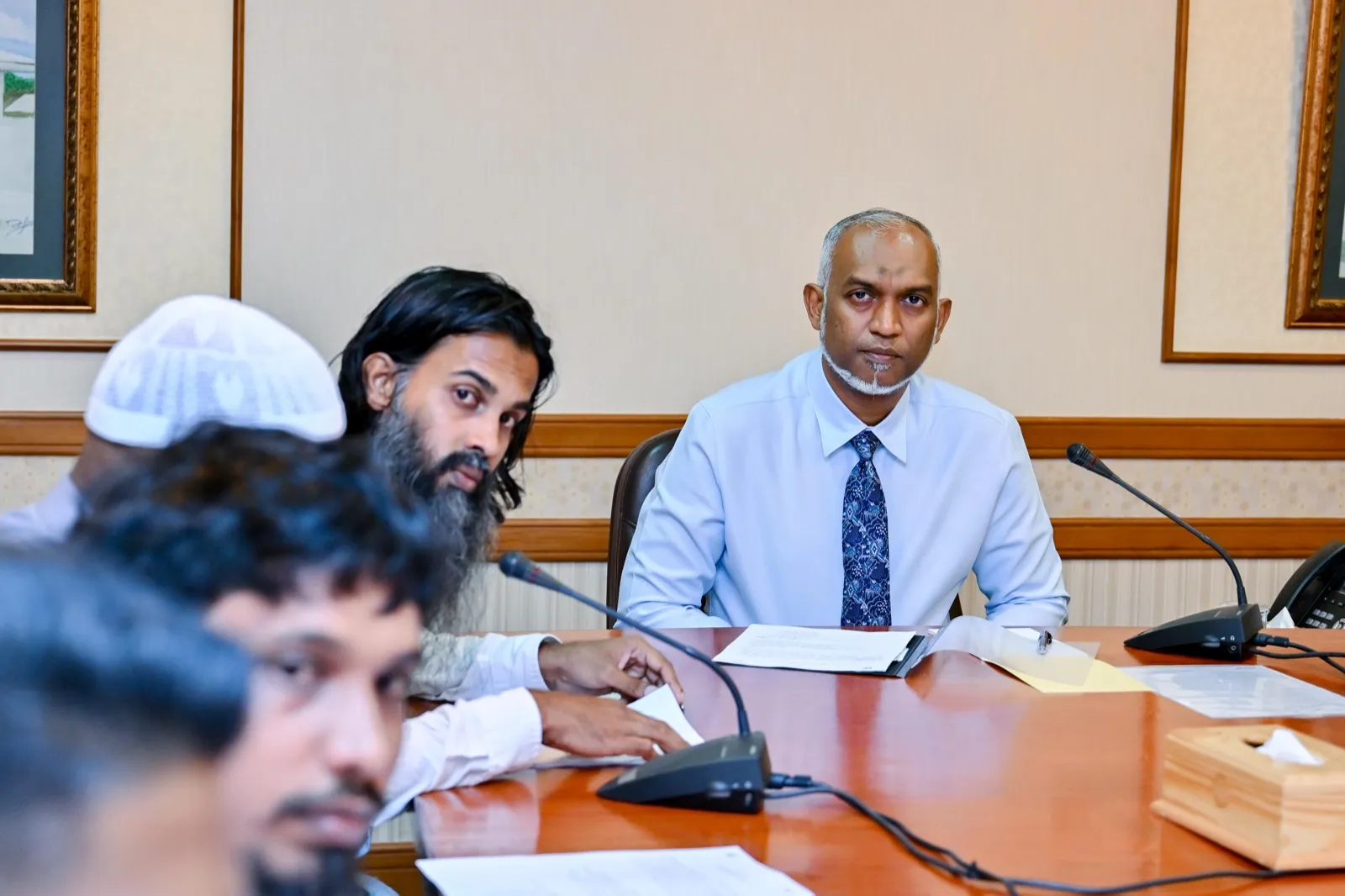 "ވާނުވާ ބަންދު" މީހުންގެ ހައްގުގައި ވަކާލާތުކުރާ މީހުންނާއެކު ރައީސްގެ ބައްދަލުވުމެއް
