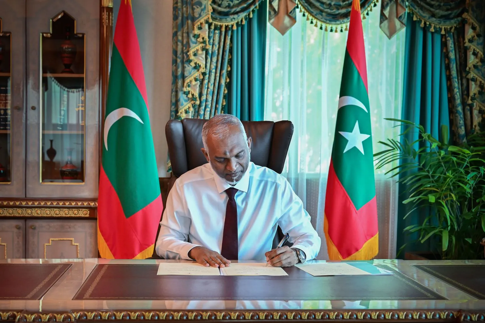 އިސްރާއީލުގެ ޕާސްޕޯޓު މަނާކުރާ ބިލް ފާސްކުރުމާއެކު ރައީސުލްޖުމްހޫރިއްޔާ އެ ބިލު ވަގުތުން ތަސްދީގު ކުރައްވައިފި